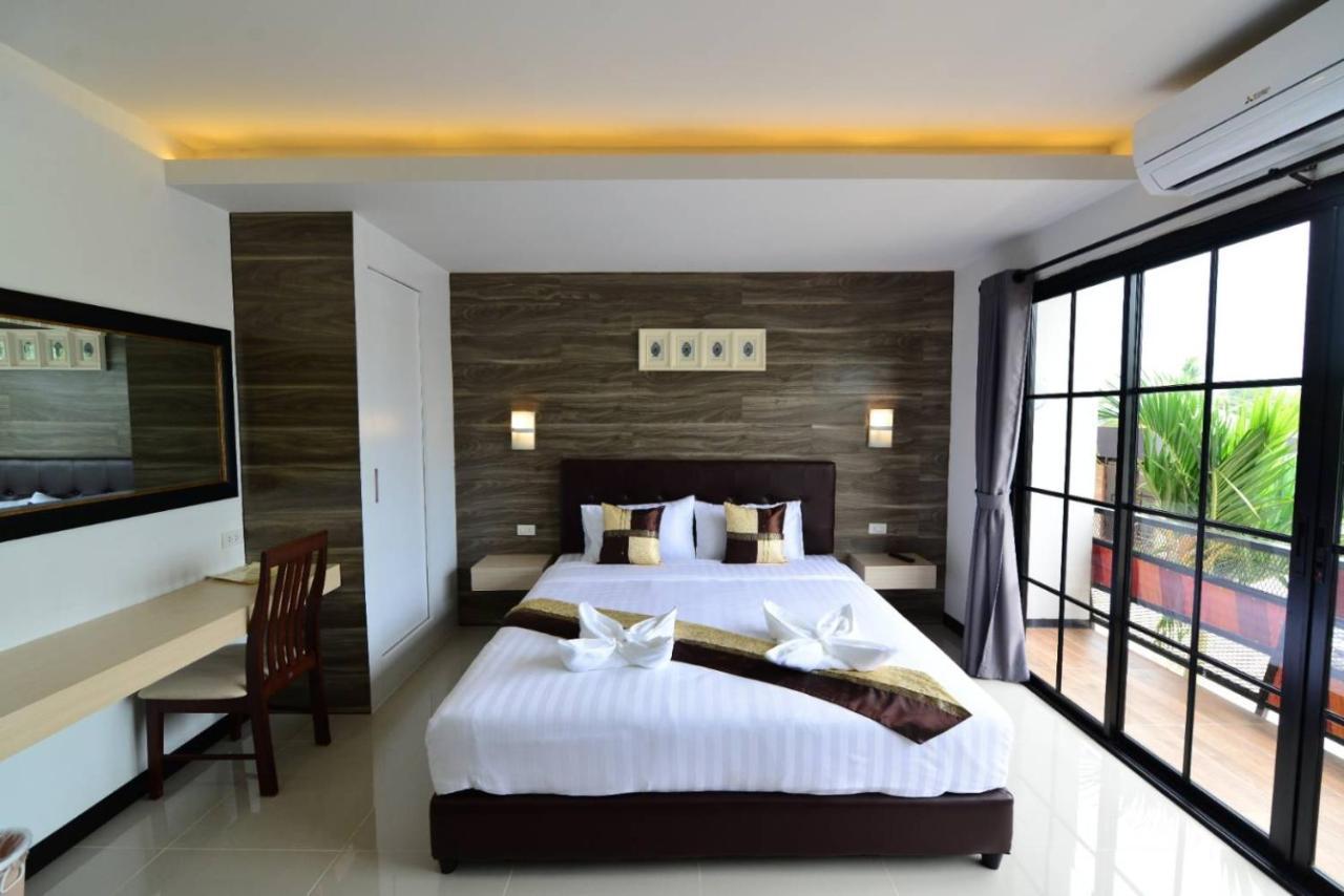 The Room Boutique Hotel Sakon Nakhon Bagian luar foto