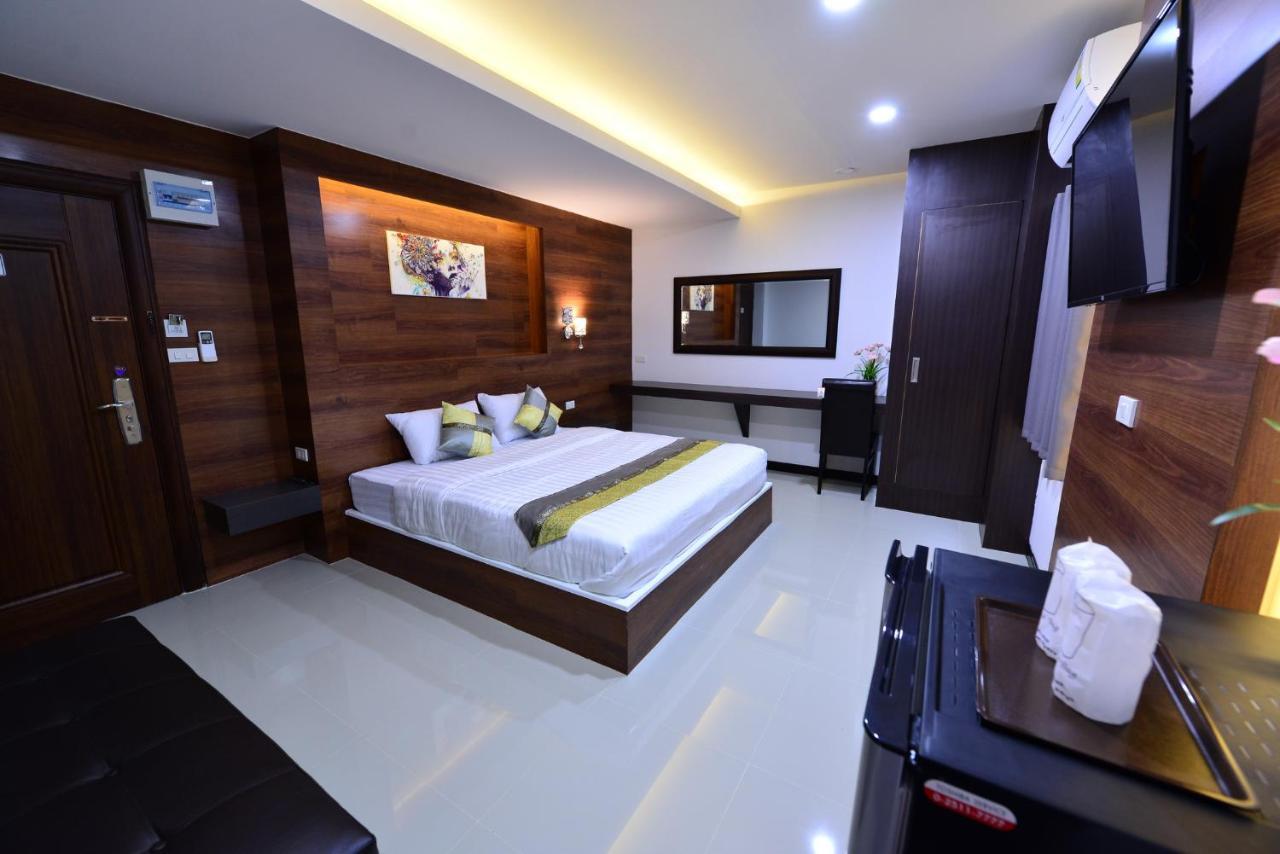 The Room Boutique Hotel Sakon Nakhon Bagian luar foto
