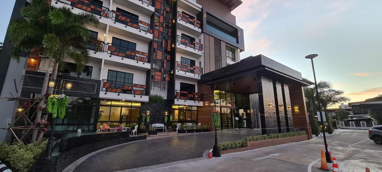 The Room Boutique Hotel Sakon Nakhon Bagian luar foto