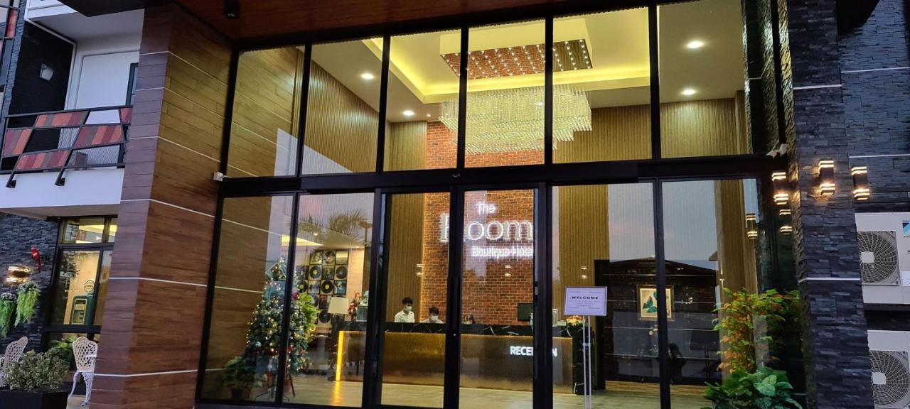 The Room Boutique Hotel Sakon Nakhon Bagian luar foto