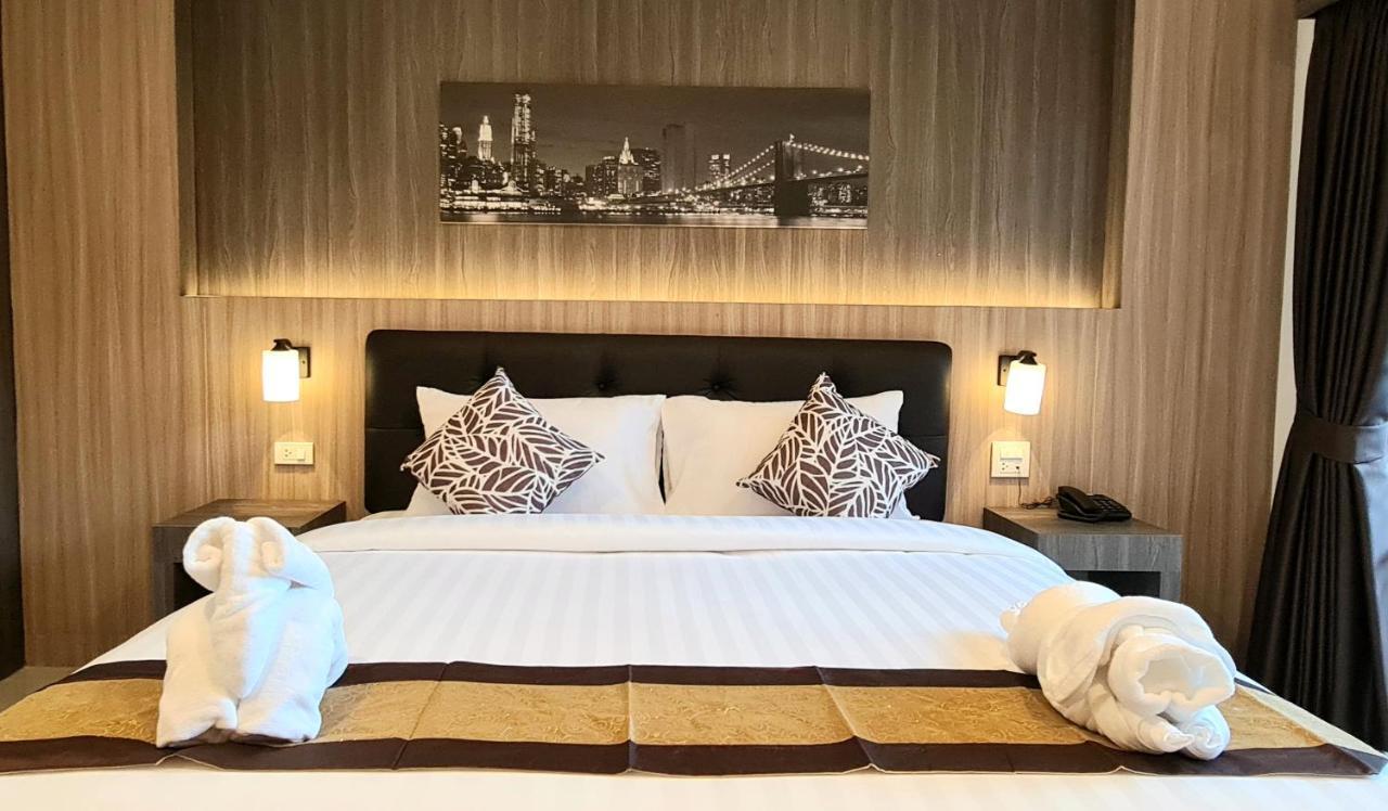 The Room Boutique Hotel Sakon Nakhon Bagian luar foto