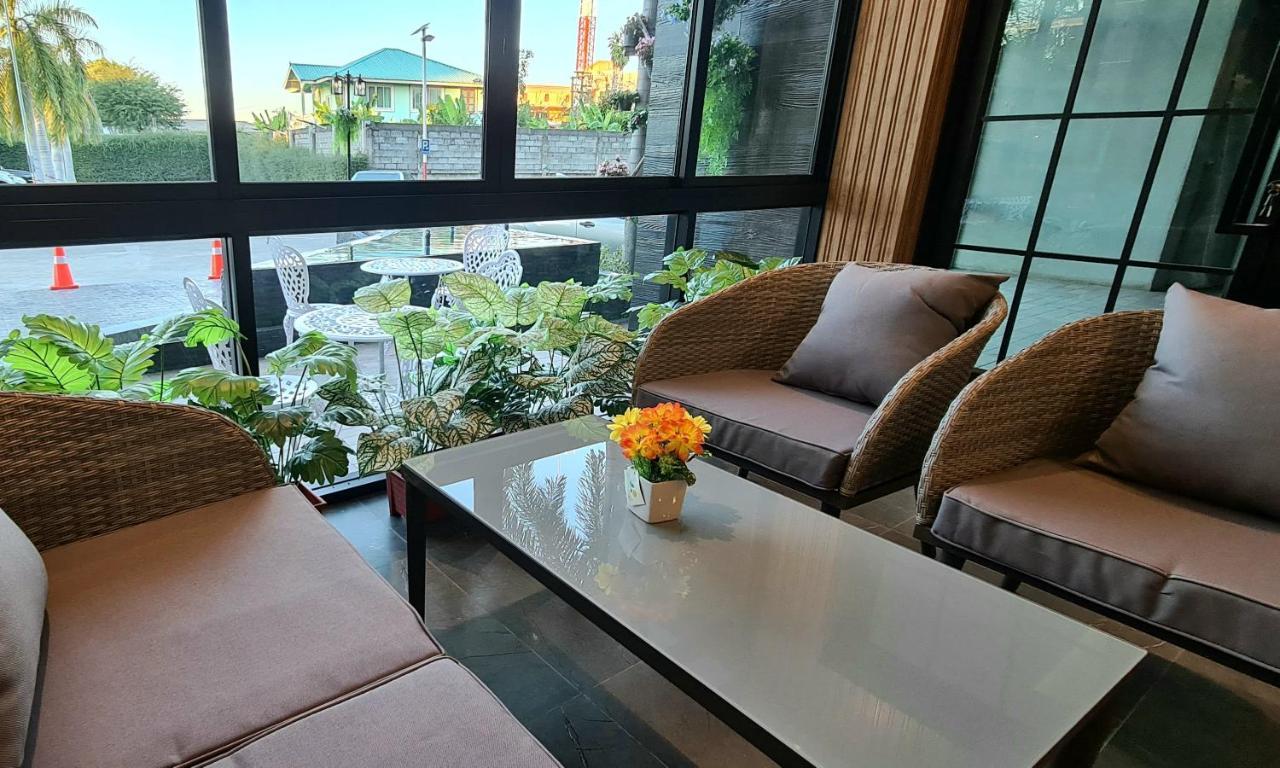 The Room Boutique Hotel Sakon Nakhon Bagian luar foto