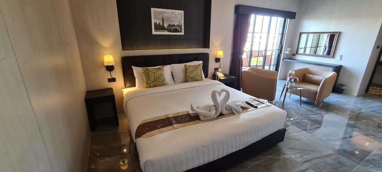The Room Boutique Hotel Sakon Nakhon Bagian luar foto