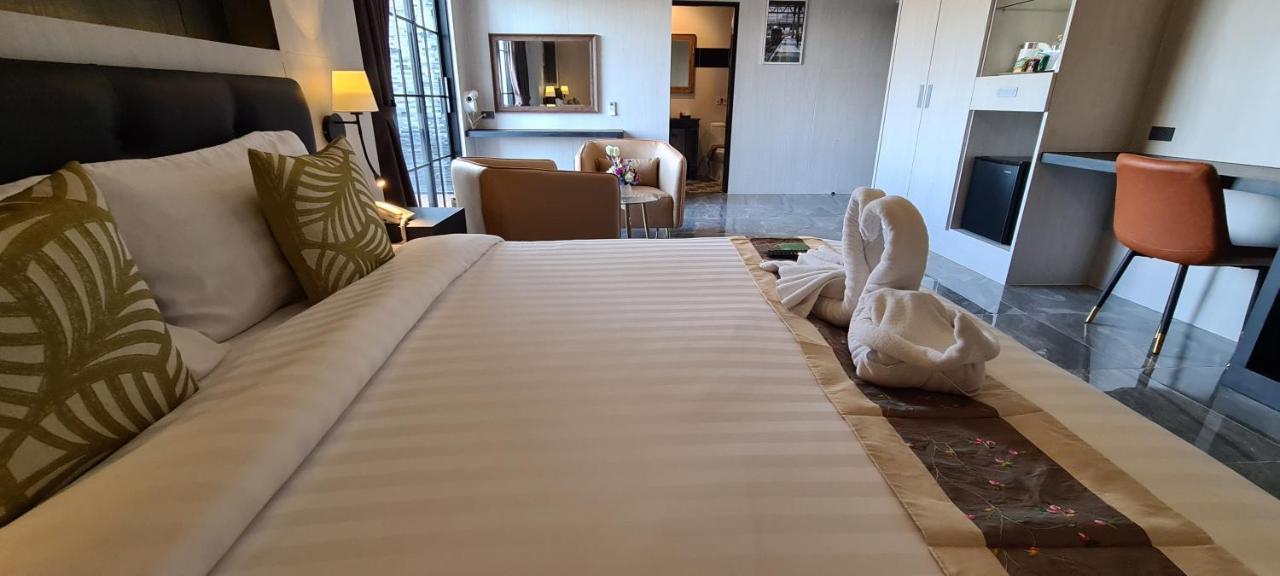 The Room Boutique Hotel Sakon Nakhon Bagian luar foto