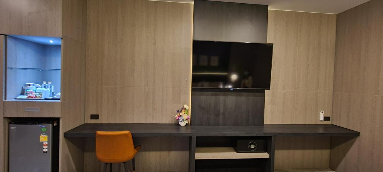 The Room Boutique Hotel Sakon Nakhon Bagian luar foto