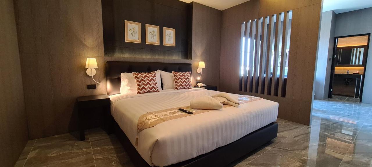 The Room Boutique Hotel Sakon Nakhon Bagian luar foto