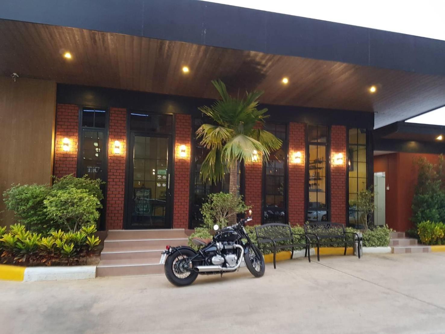 The Room Boutique Hotel Sakon Nakhon Bagian luar foto