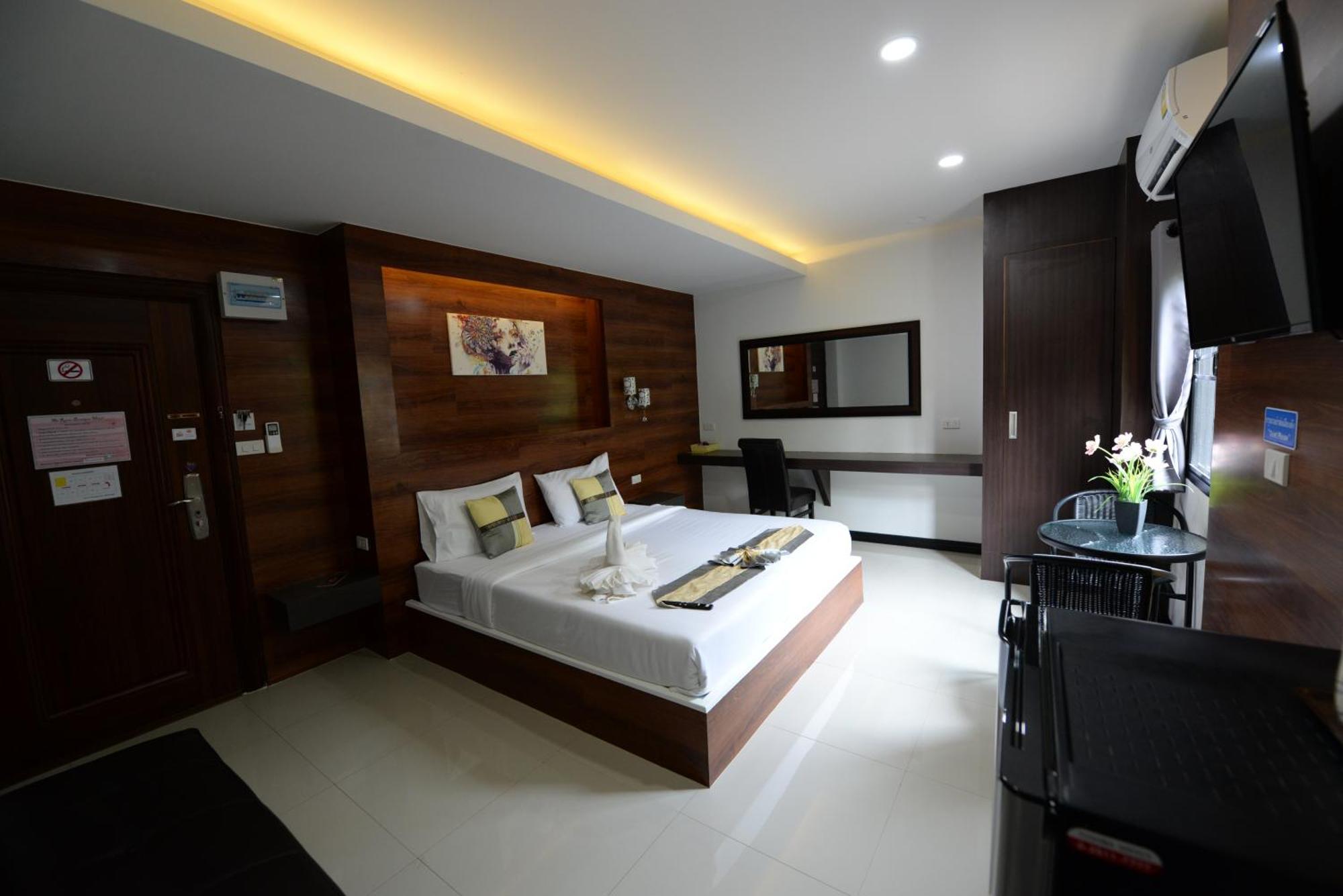 The Room Boutique Hotel Sakon Nakhon Bagian luar foto
